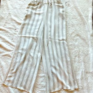NWT LOVE IN RESORT STYLE PANTS - Size Small (fit like S/M